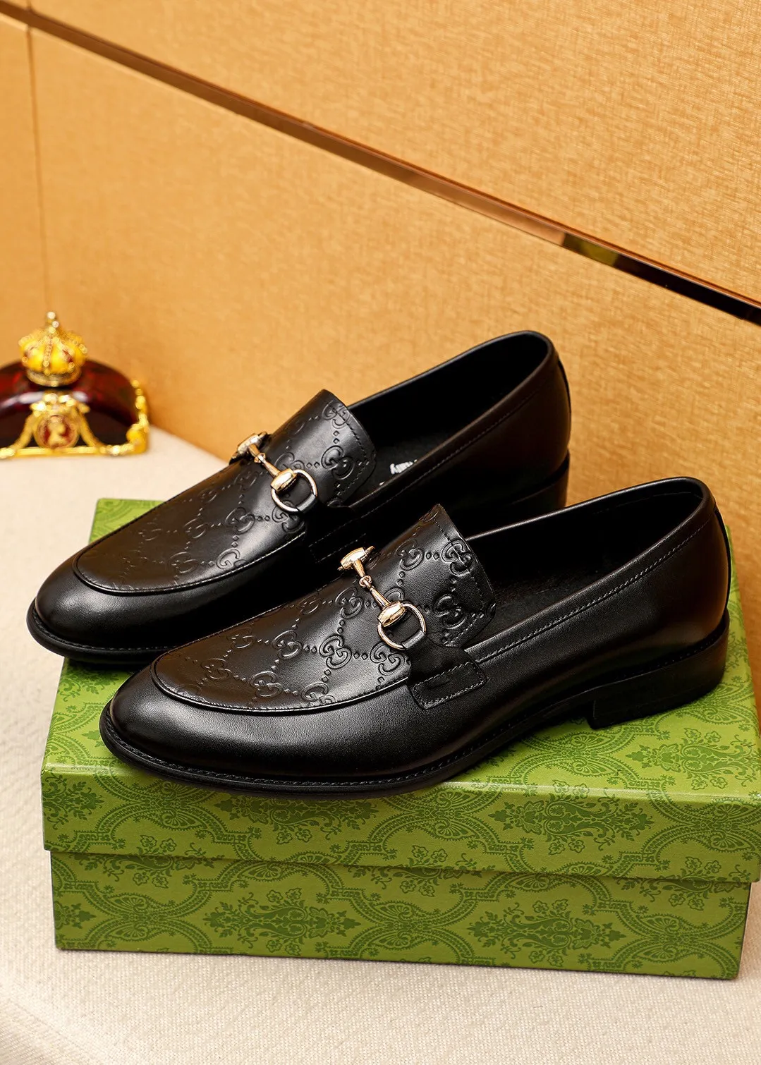 Men's shoes 💰400 💐 Product trademark: GUCCI "Gucci" casual leather shoes Regular size: 39-44 (38.45.46🉑️Customized) Product materials: Selected imported first-layer calfskin embossed upper + luxury hardware buckle, imported 🐑 sheepskin lining. Strong three-dimensional visual effect, original combination outsole Color: 1⃣️color optional